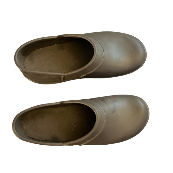 Brown Crocs - Picture 4 of 6